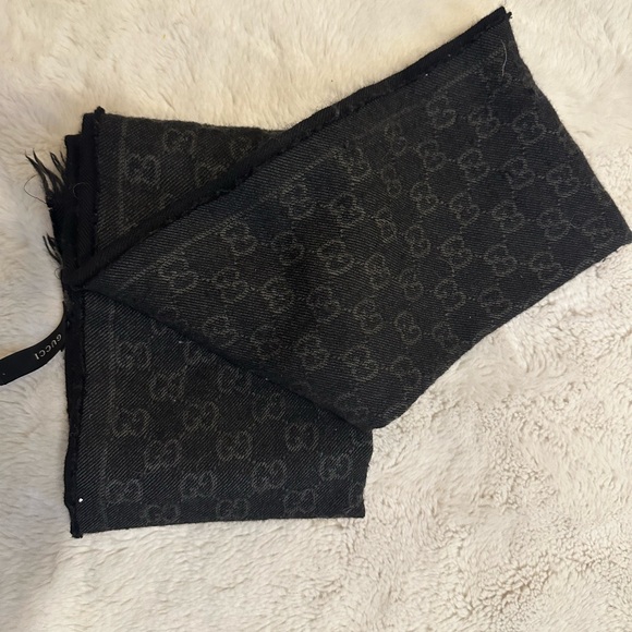 GUCCI BLACK SCARF - Picture 4 of 7